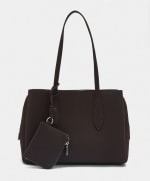 Bolso para portátil 13" textura suave por 19.99€.