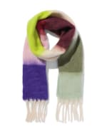 Damessjaal 214x35 geblokt voor €10 bij de Hema