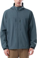 CAMEL CROWN chamarra impermeable de softshell por $249.99 en Amazon