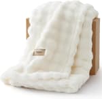 Bedsure Cosy Bubble Fleece Blanket 130x170cm £7.49 Amazon Deal