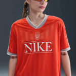 Nike Sportswear Camiseta con cuello en V por $26.990