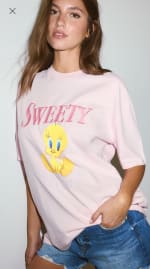 Camiseta manga corta cuello redondo por 5.99€.