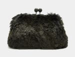 Parfois Bolso efecto pelo con asa de cadena por 9.99€.