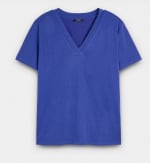 Camiseta básica cuello pico por 7.99€.