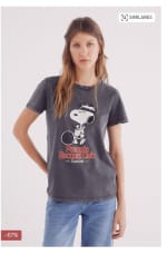 Camiseta "Peanuts" para mujer por 5.99€.