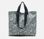 Bolso de hombro grande estampado por 6€.