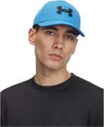 Under Armour Gorra Blitzing para hombre por $220 en Amazon