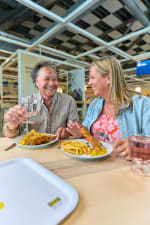 1+1 gratis op Kipsaté met friet bij Ikes