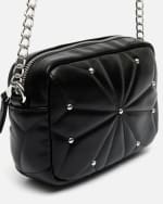 Bolso Bandolera pequeño acolchado con detalles metálicos por 15€.