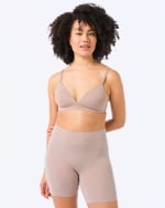 1+1 gratis op een beige damesbiker bij de Hema