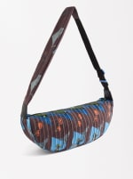 Bolso hobo estampado de hombro por 7,99€.