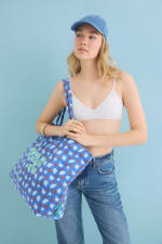 Conjunto de bolso y gorra por 14,38€