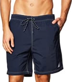 Traje de baño Náutica por $458.37 en Amazon