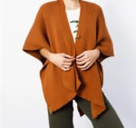 CAPA SYBILL TIPO CARDIGAN a $12.593 en wanama