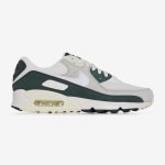 Nike Air Max 90 "Black Stadium Green" voor €75 bij Courir