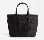 Bolso Tote de nylon con colgante por 12,99€.