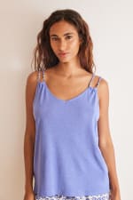 Camiseta azul de tirantes por 2,99€.