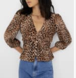 Blusa frunce por solo 9,99€ en Stradivarius