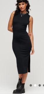 Robe mi-longue en jersey avec détail au dos à 21.00€