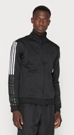 Chaqueta Adidas de entrenamiento para hombre por 23,96€