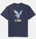 AE T-Shirt con Gráfico y Logotipo en Relieve por $180 en American Eagle