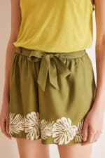 Pantalón corto viscosa kaki estampado hojas para Mujer por 5.99€
