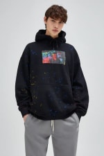 Sudadera Stranger Things logo tie-dye por solo 5,99€ en Pull and Bear