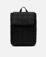 Mochila con solapa acolchada por 15€.