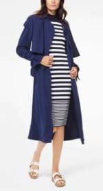 Gabardina de mujer Michael Kors drapeada en azul marino por 97€