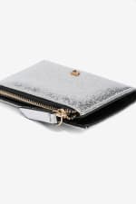 Bolso efecto piel metalizado por 9,99€.