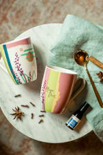 Gratis duo Arty mokken + relaxerende L'Occitane kussenmist bij aankoop van €25