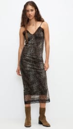 Recopilación vestidos y monos desde 3,99€ en Pull and Bear