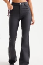Jeans Coated Bota Ancha 01 por $12.490