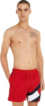 Tommy Hilfiger Colour Blocked Slim Fit Mid Length zwembroek voor €24,16 bij Amazon