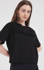 Polera Calvin Klein Flocking para mujer por $11.990