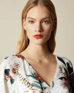 30% de descuento en vestidos y camisetas en Ted Baker