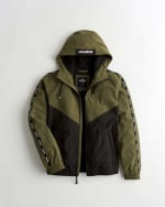 Rompeviento con capucha, cremallera completa y forro de polar por 39,99€ en Hollister