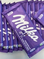 Milka está regalando tabletas chocolate en varios sitios