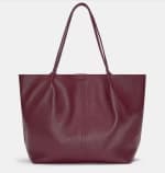 Bolso Shopper con efecto piel por 15,99€.