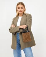 Bolso de mano pequeño animal.print por 9€.