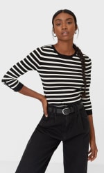 Básico fit estrecho por solo 11,19€ en Stradivarius