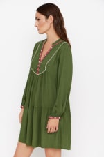 Vestido corto bordado para Mujer Cortefiel por 10.39€