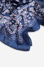 Fular sedoso bandana Cortefiel por 3.99€