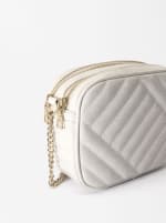 Bolso Bandolera asa de cadena por 9,99€.