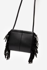 Bolso bandolera flecos negra, muy bonita por 6,99€