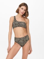 20% descuento en ropa de baño y zapatos en Only