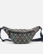 Riñonera con estampado jacquard por 4,50€