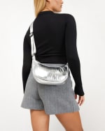 Riñonera pequeña metalizada por 6€.