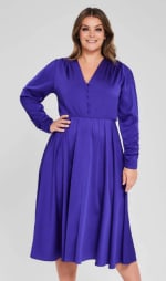 Miljuschka blauwen satijnen jurk voor €23,70 bij Wehkamp