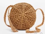 Bolso Bandolera color natural por 6,99€.